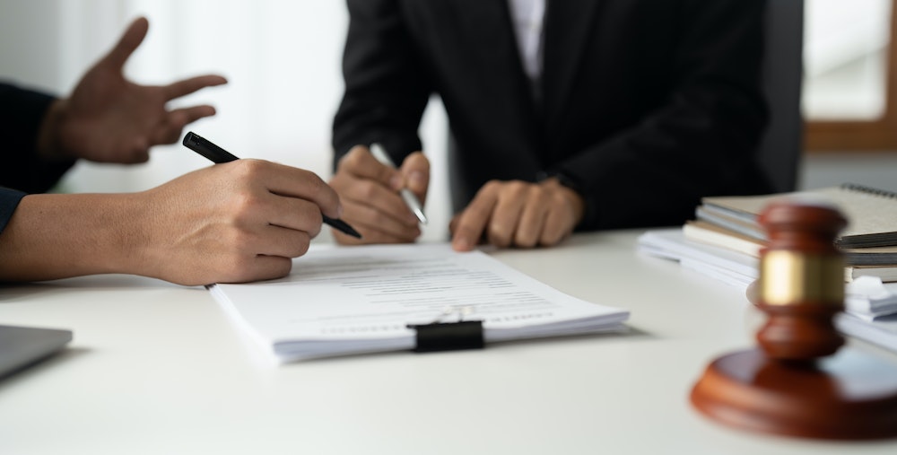 Les Implications Juridiques des Contrats de Travail : Un Guide Complet
